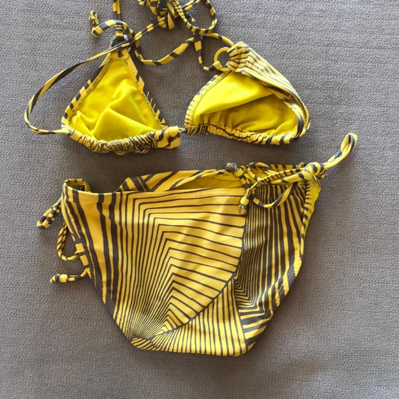 Bikini - Picture 2 of 4